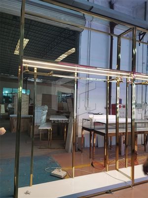 Electroplate Steel Boutique Clothing Display Stands With T5 Lighting